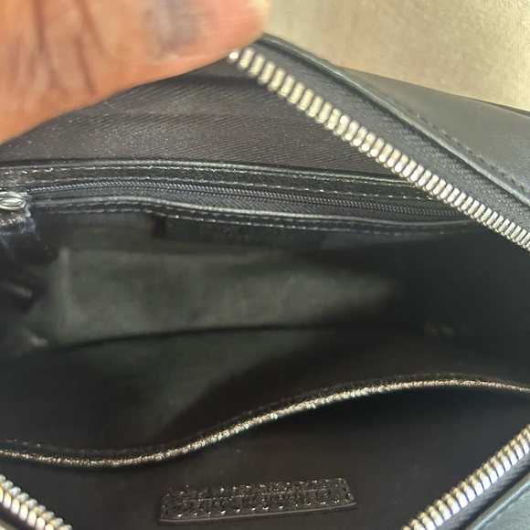 G.I.L.I. Black and Silver Metallic crossbody - Picture 9 of 11